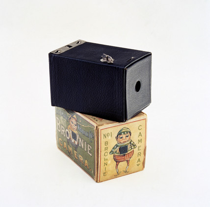 The kodak Brownie camera from 1902 (source: science picture library )