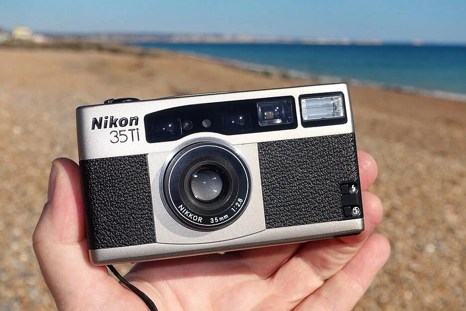 The Nikon 35Ti, one of the most popular film cameras of the 90s (source: 90s film cameras )